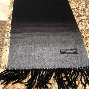 Beautiful 100% cashmere scarf, super soft!